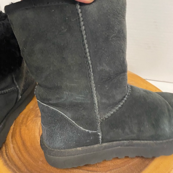 UGG Mid Top Leather Shearling Lined Black Boots - Picture 11 of 12